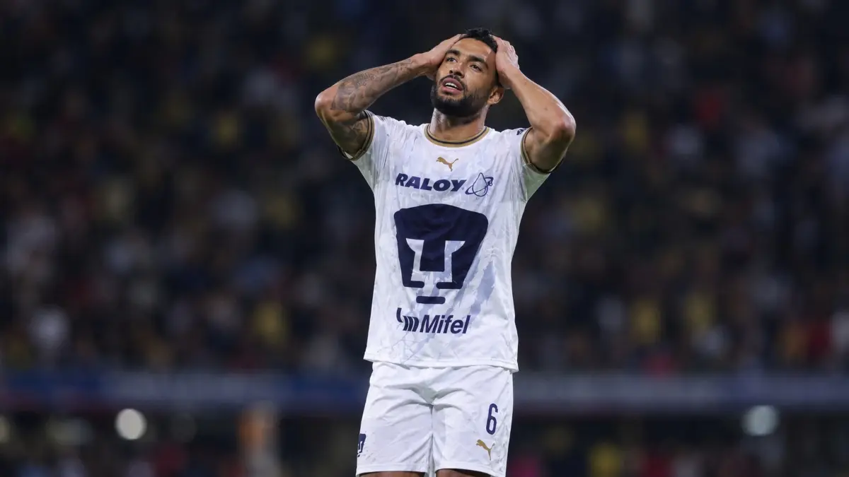  Nathan Silva salió expulsado en la primera jugada del Pumas vs Santos 