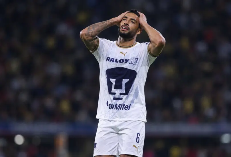 Nathan Silva salió expulsado en la primera jugada del Pumas vs Santos Nathan Silva salió expulsado en la primera jugada del Pumas vs Santos