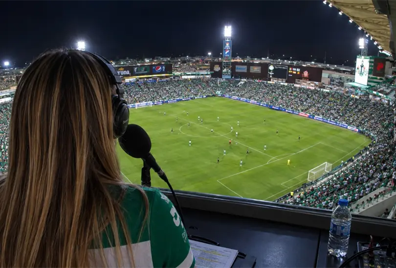La voz del Estadio Corona ya se gan&oacute; a los aficionados de Santos