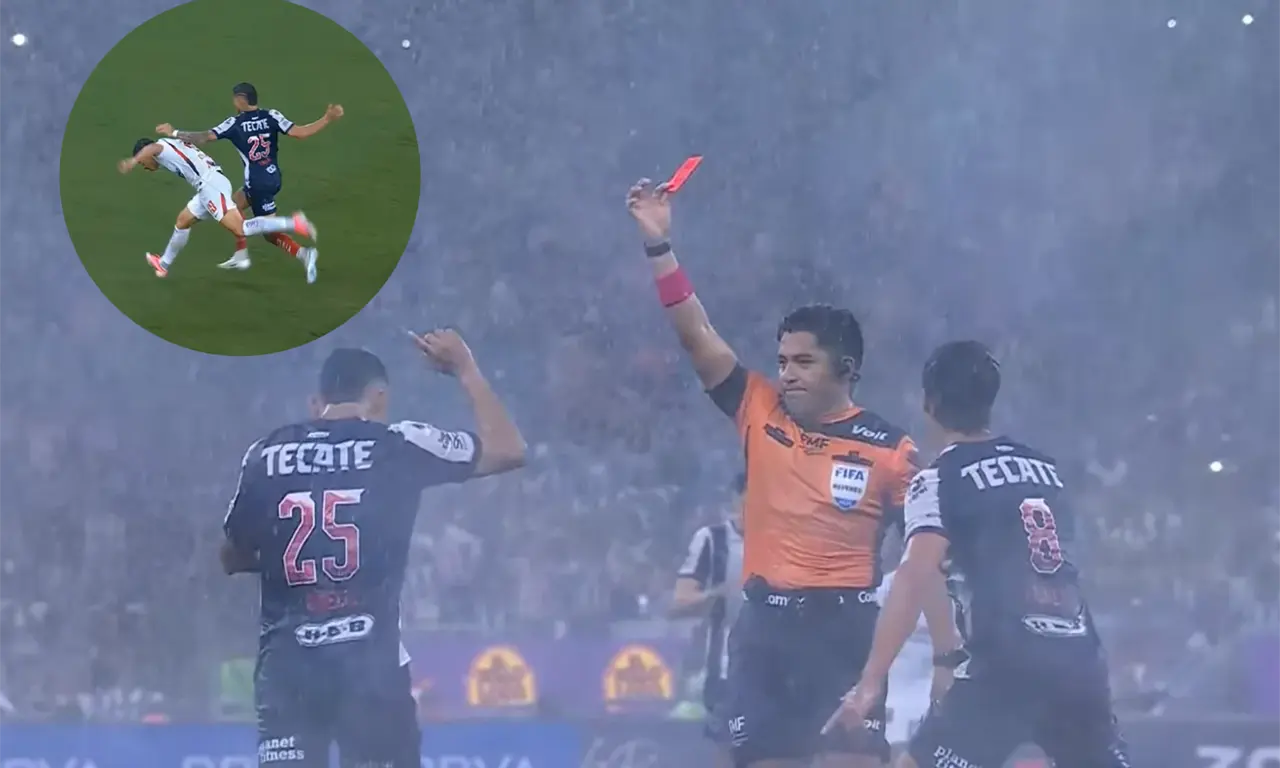  Orbelín Pineda vio la tarjeta roja en los minutos finales del Rayados vs. Chivas. 
