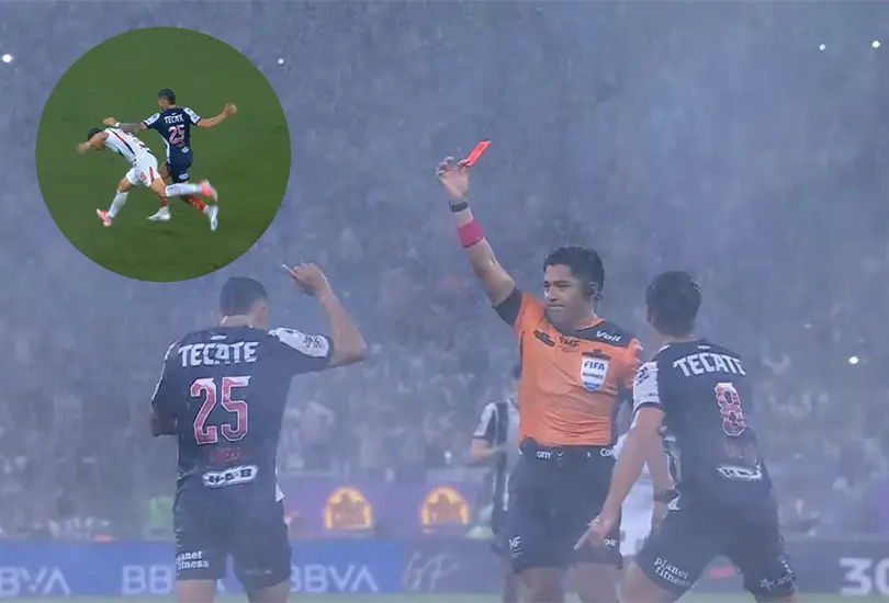 Orbelín Pineda vio la tarjeta roja en los minutos finales del Rayados vs. Chivas. Orbelín Pineda vio la tarjeta roja en los minutos finales del Rayados vs. Chivas.