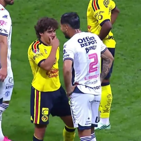 ¿Ayudaron a América? La toma que exhibió al Cantante Guerrero ¿Ayudaron a América? La toma que exhibió al Cantante Guerrero