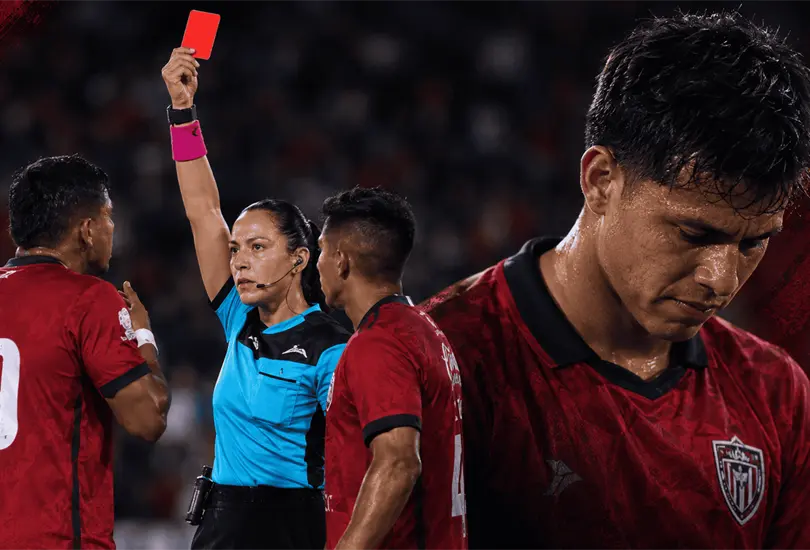 Julio Cruz reaccion&oacute; contra la &aacute;rbitra.