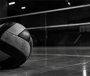 Graban a entrenador de voleibol agrediendo a jugadora y recibe duro castigo