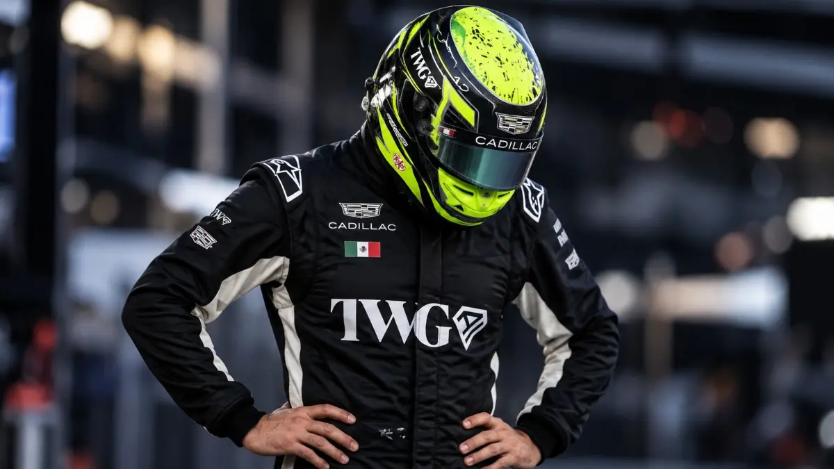  Checo Pérez tiene una mala para sus fans en CDMX 
